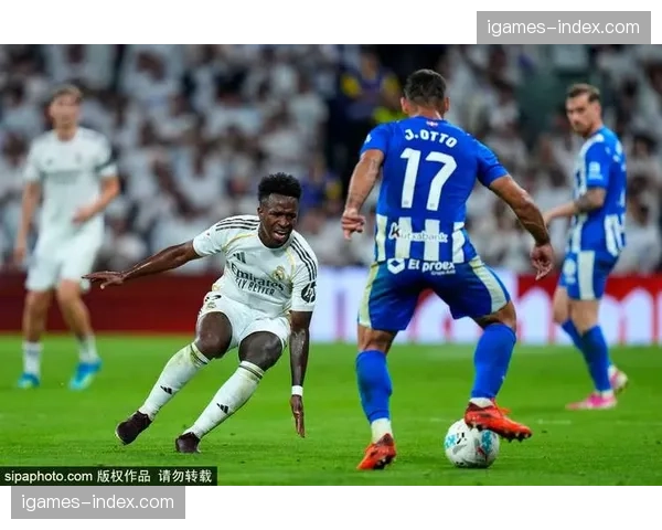 皇马对阵阿拉维斯米利唐中框+伤退，马丁内斯补时扳回一城